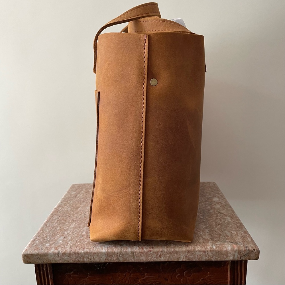Portland Leather Goods Dakota Medium Crossbody Tote Bag w/ Free Gift - Picture 4 of 10
